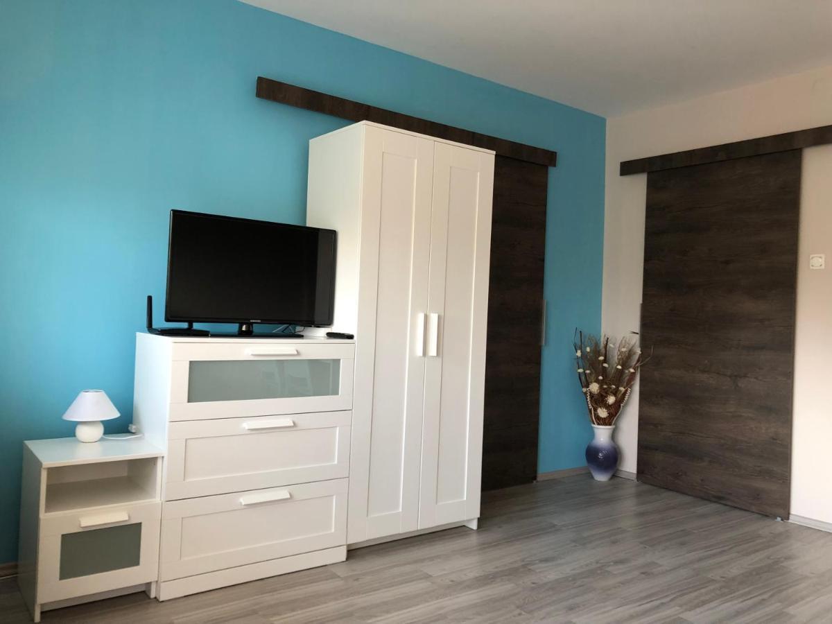 Happy Bunnies Apartman I - Gunarasfuerdo Dombovar Exterior foto