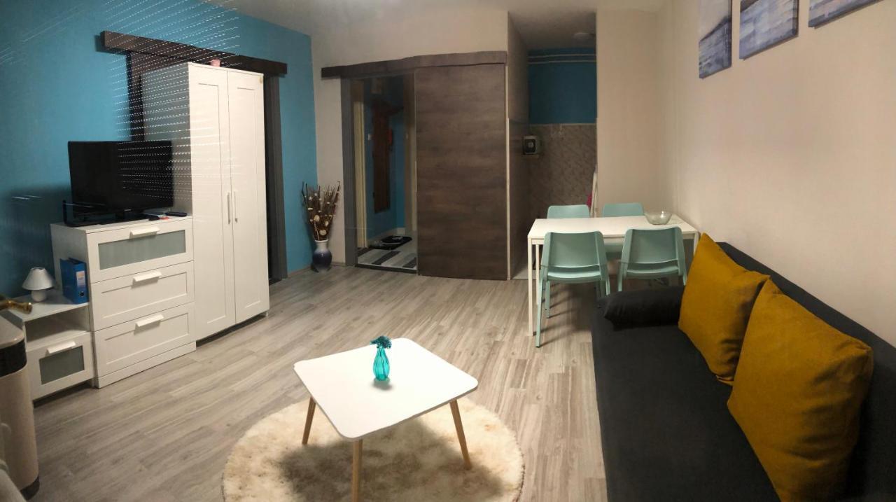 Happy Bunnies Apartman I - Gunarasfuerdo Dombovar Exterior foto